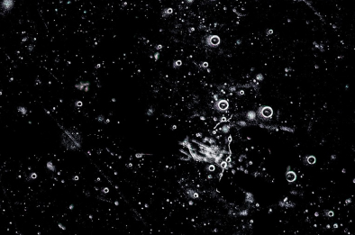 Ilustrasi untuk TAR adalah zat kimia dan partikel padat <i>(solid carbon)</i> yang terkandung pada asap rokok.