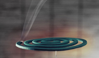 Ilustrasi untuk Emisi Obat Nyamuk Bakar dan Implikasinya bagi Kesehatan