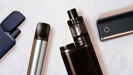 Ilustrasi untuk Vape vs. Tembakau Dipanaskan: Perbedaan Utama